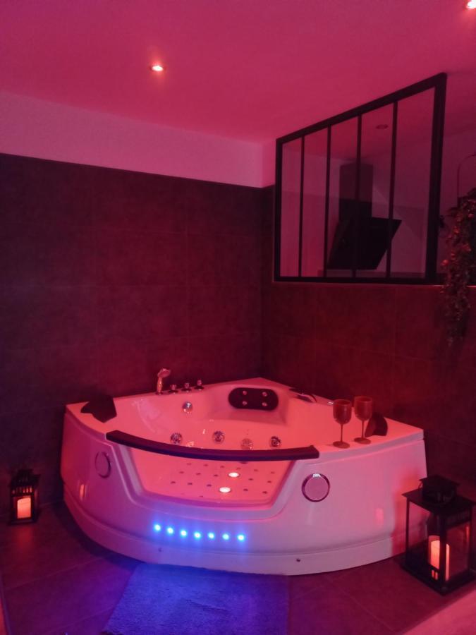 Game Room Еперне Екстер'єр фото