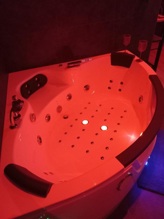 Game Room Еперне Екстер'єр фото