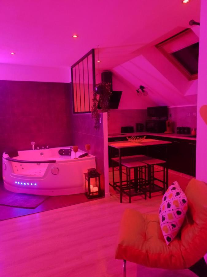 Game Room Еперне Екстер'єр фото