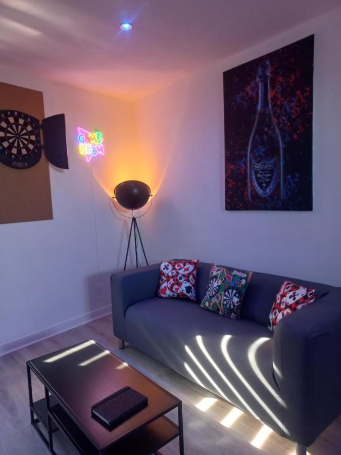 Game Room Еперне Екстер'єр фото