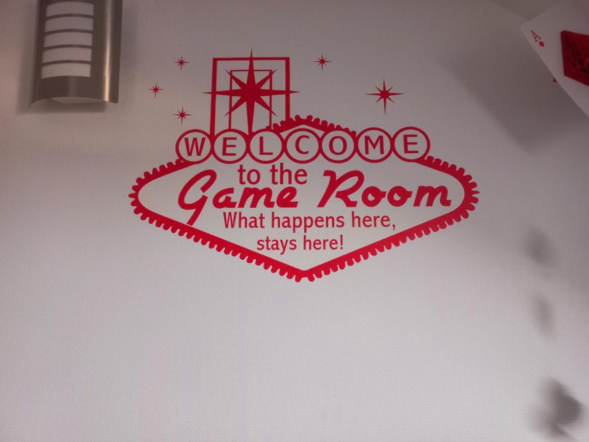 Game Room Еперне Екстер'єр фото
