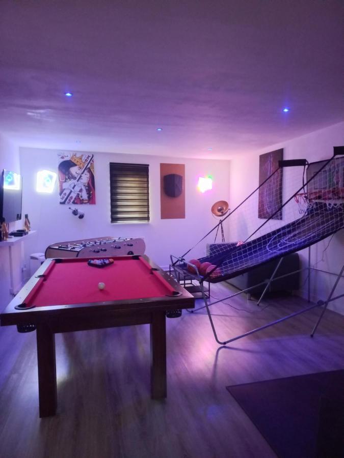 Game Room Еперне Екстер'єр фото